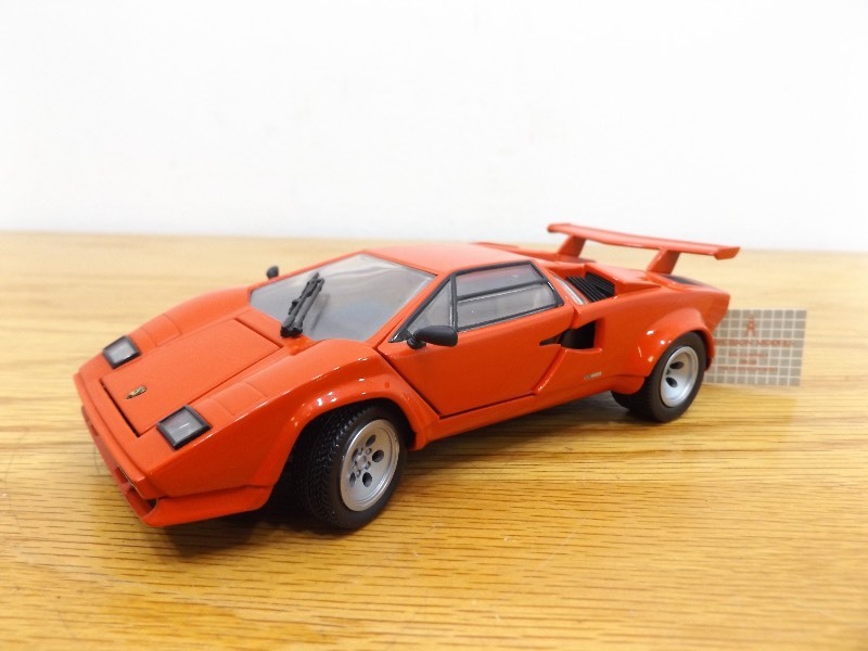 lot 46 image: 124 Franklin Mint 1985 Lamborghini Countach 5000 S