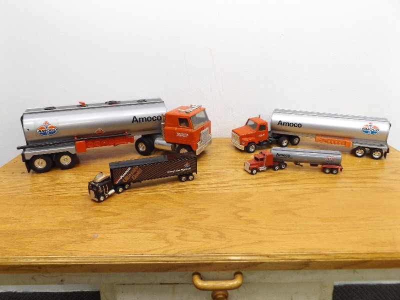 lot 49 image: Lot of 4 Ertl etc. Amoco Truck ToysBank