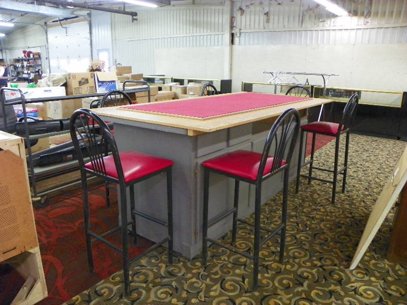 WORKBENCH WITH 4 STOOLSCHAIRS