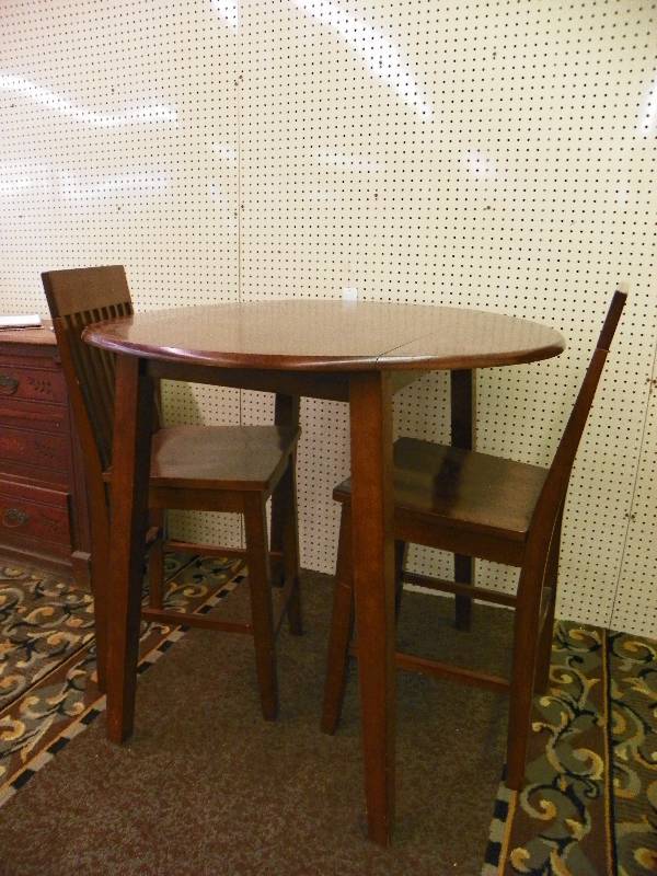 TABLE AND 2 CHAIRS