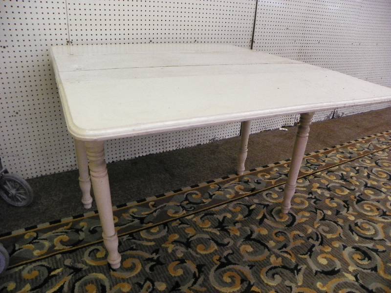 TABLE WITH DROP SIDES