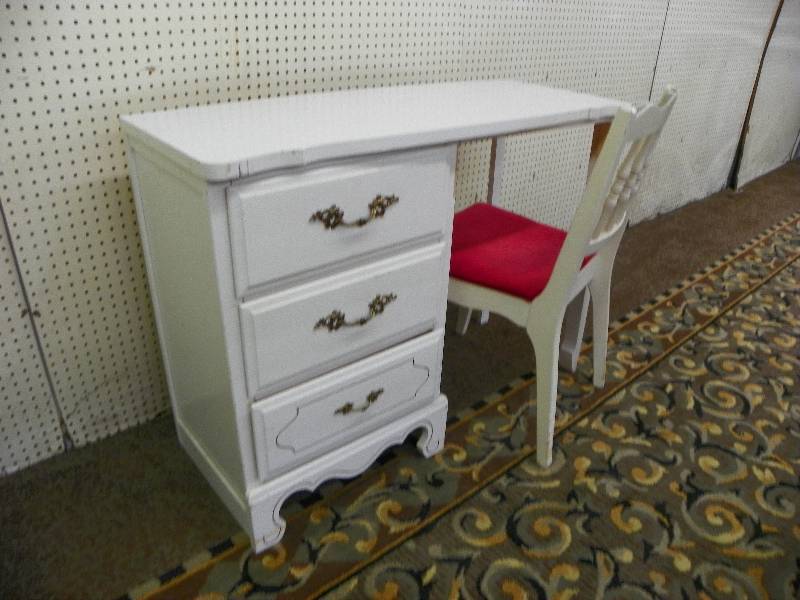 SMALL DESK WITH CHAIR