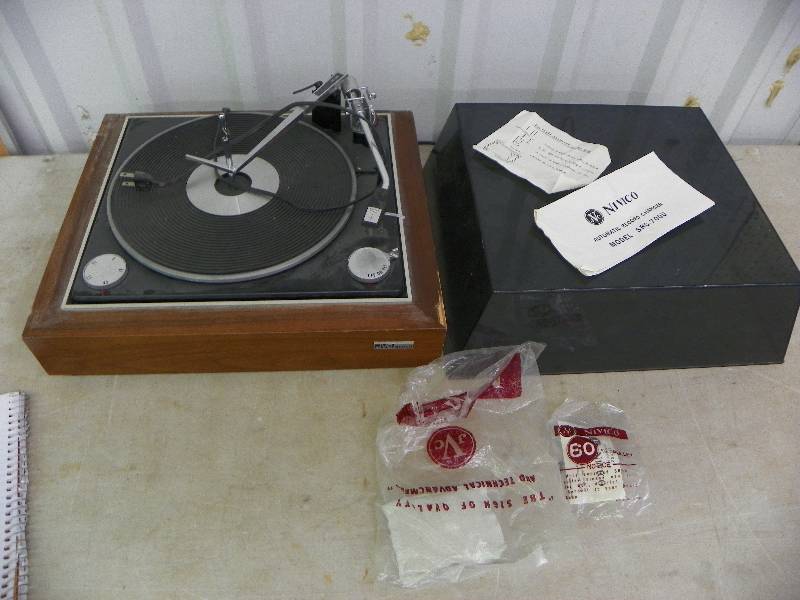 RECORD PLAYER