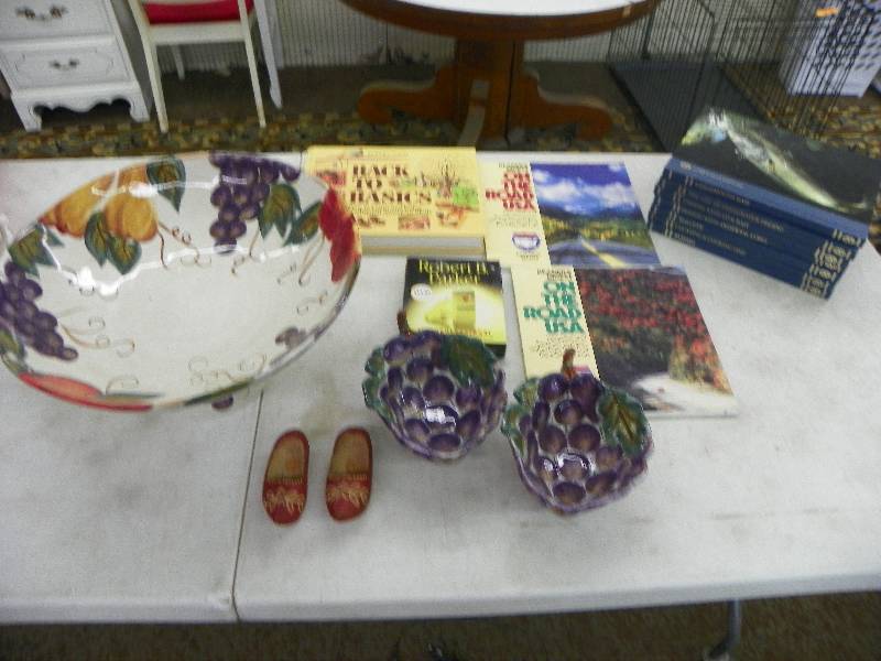 DECORATIVE BOWLS AND BOOKS