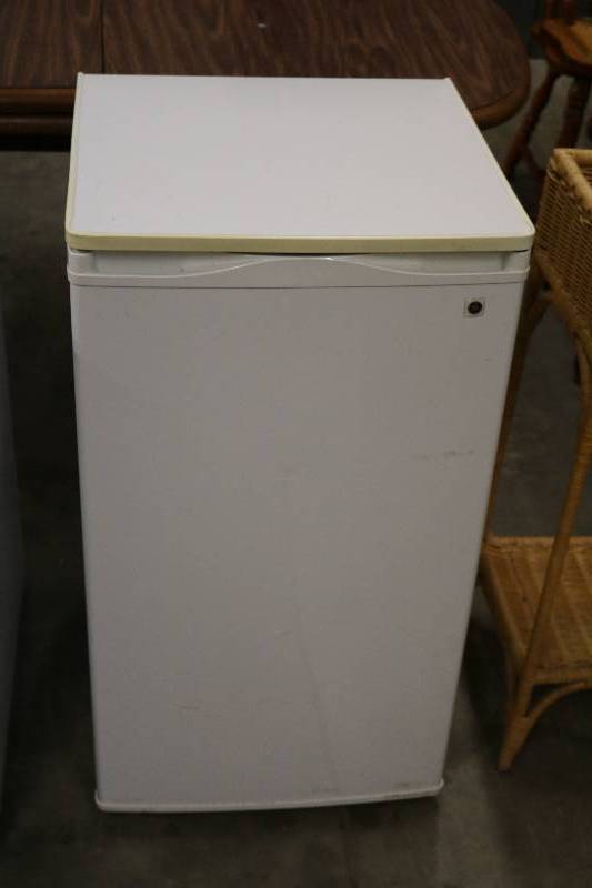 GE Mini Fridge