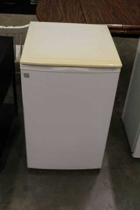 GE Mini Fridge