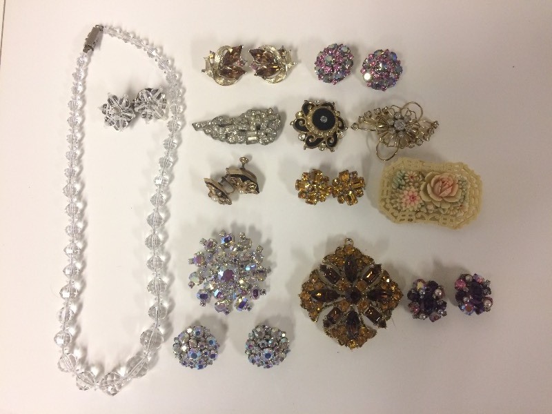 Vintage Jewelry Necklaces Earrings PinsBrooches