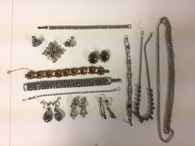 Vintage Jewelry Necklaces Bracelets Earrings BroochesPins