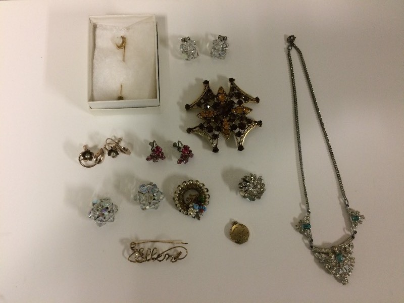 Vintage Jewelry Necklaces Earrings PinsBrooches