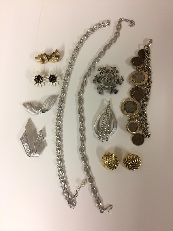 Vintage Jewelry Necklaces Bracelets Earrings BroochesPins