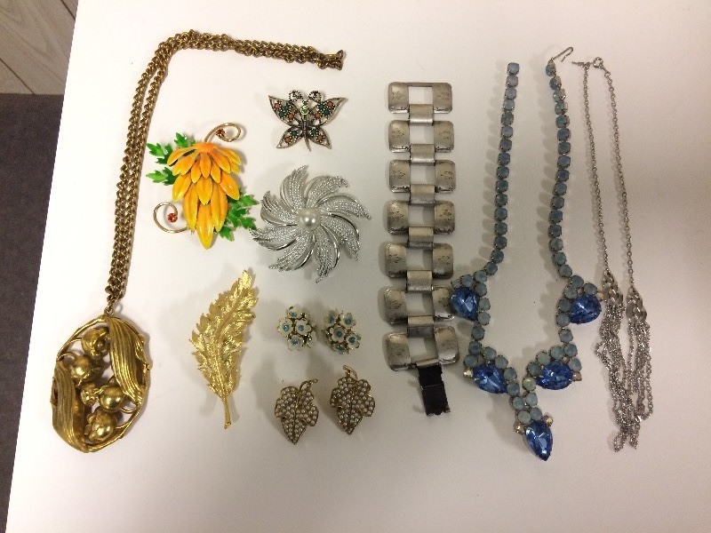 Vintage Jewelry Necklaces Bracelets Earrings BroochesPins