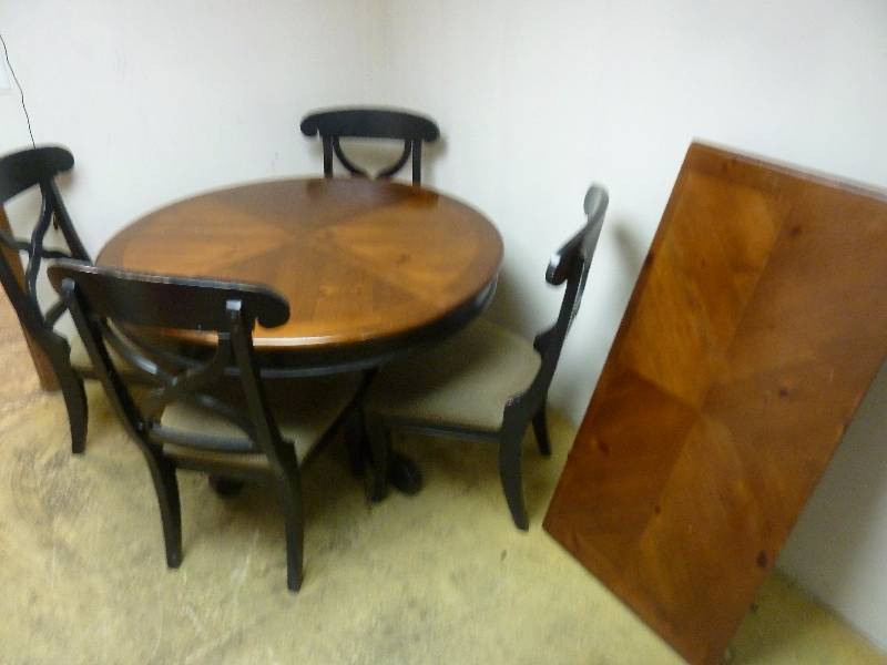 lot 303 image: Dining Room Table and Chairs