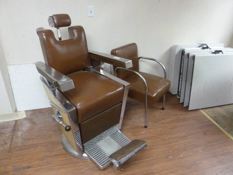 lot 300 image: Vintage Kochs Barber Chair