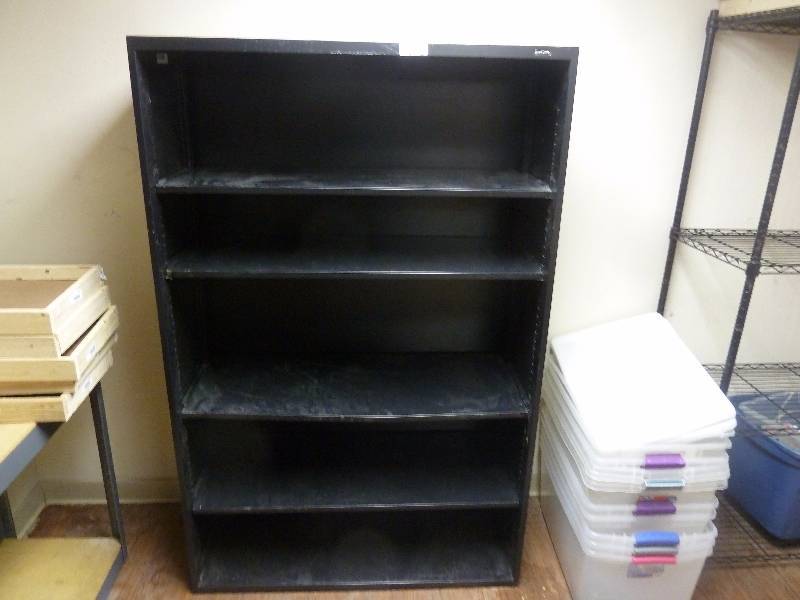 lot 302 image: Metal Shelf