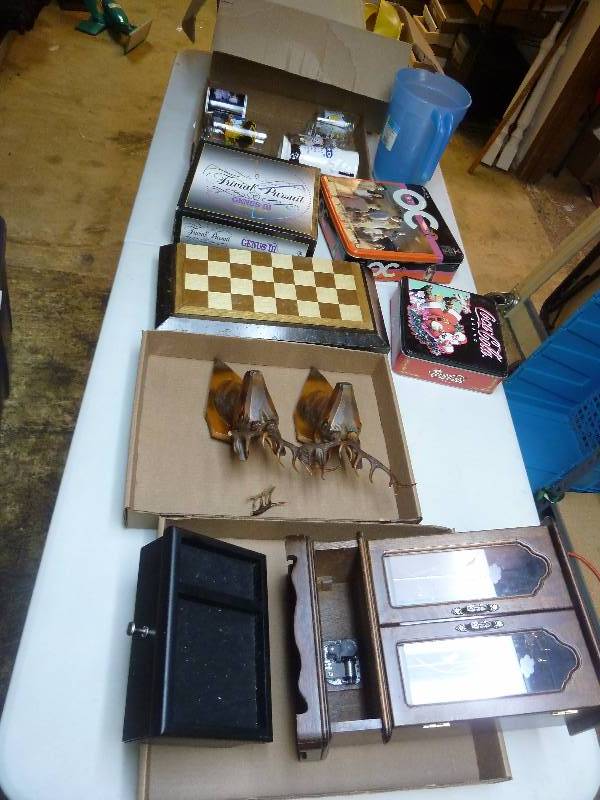 lot 304 image: Shelf Lot