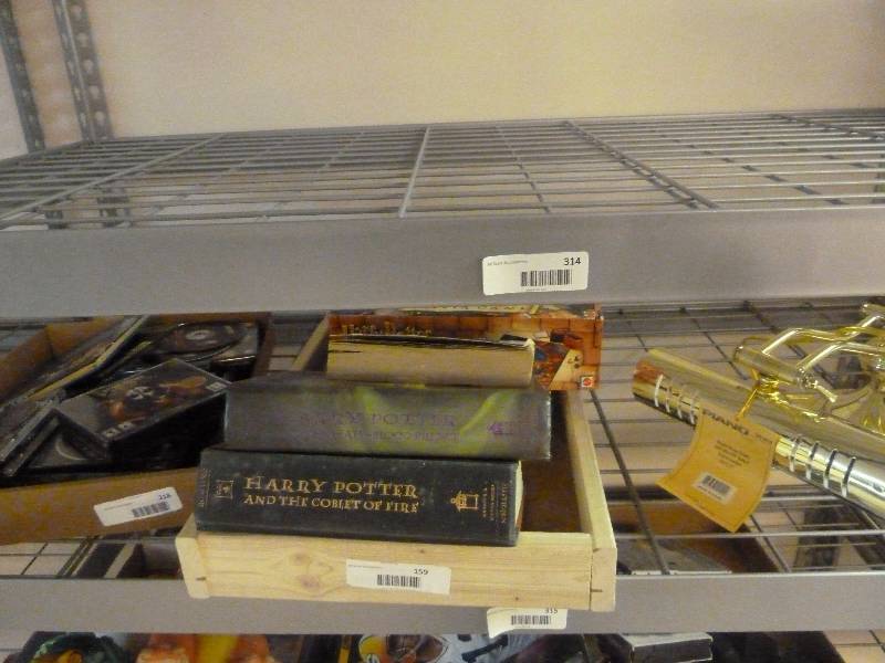lot 315 image: Shelf Lot
