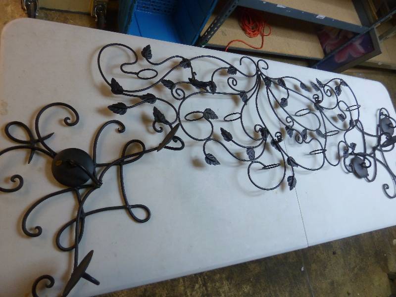 lot 318 image: Metal Decor Lot