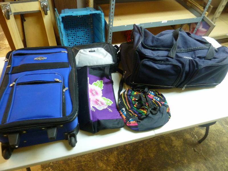 lot 319 image: Luggage Lot