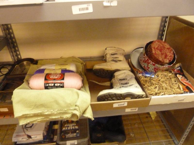 lot 322 image: Shelf Lot
