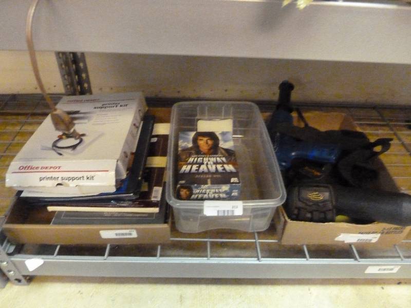 lot 323 image: Shelf Lot