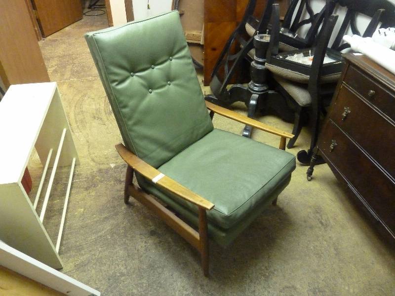 lot 340 image: Vintage Retro Reclining Chair