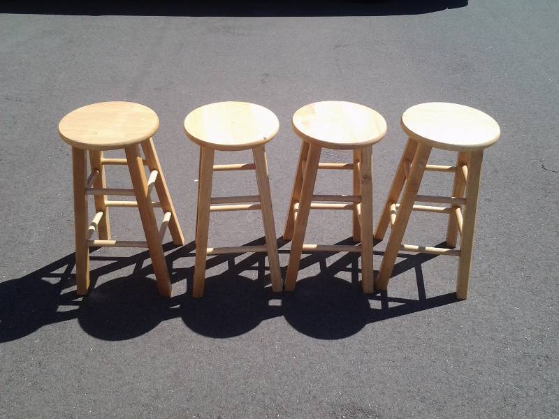 lot 22 image: 4-Wood Stools