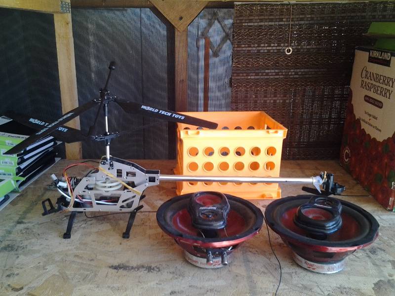 lot 24 image: RC Helecopter Parts, Pair Roadmaster 62 3-Way Speakers