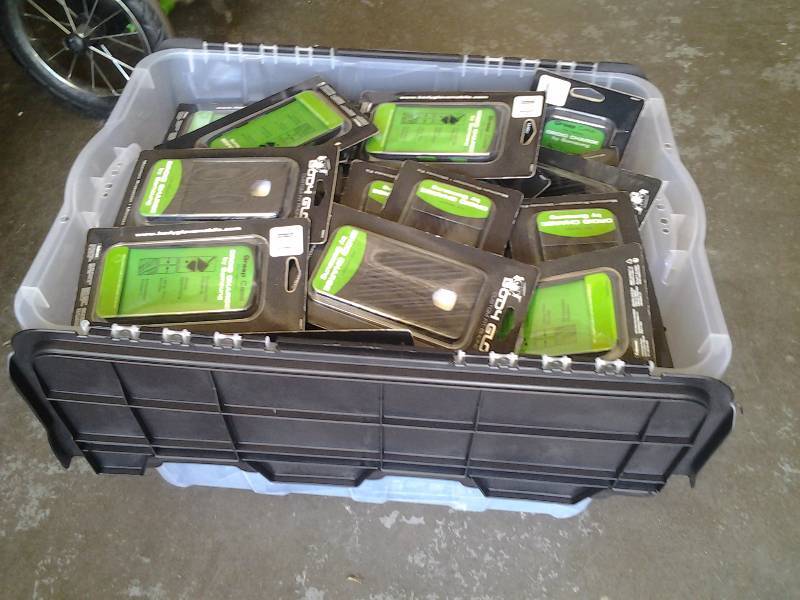 lot 31 image: Tote Full Droid Charge Body Glove Cases