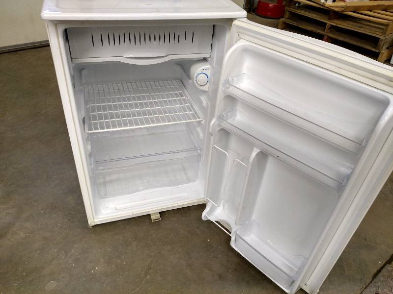 G.E. Refrigerator, Works...