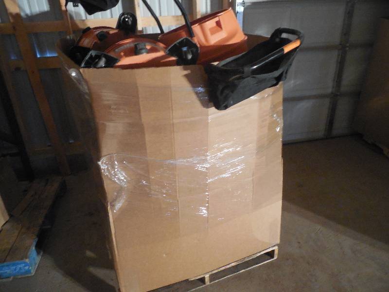 PALLET LOT OF GENERAL MERCHANDISE AND SHOP VACS