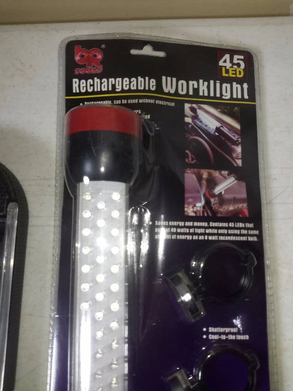 POWERBUILT, 14 Piece 38 in Drive Metric Socket set  Rechargeable LED work light