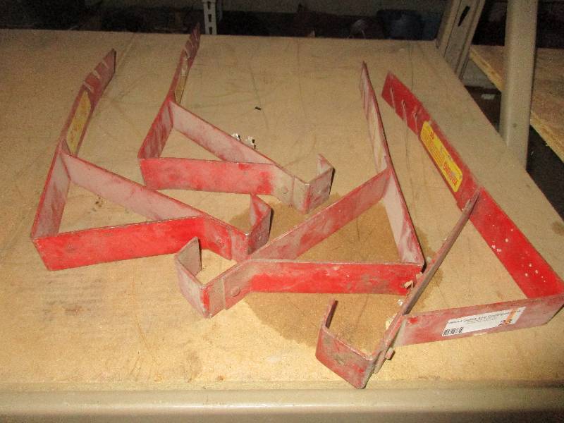 lot 23 image: 4 red toe holds
