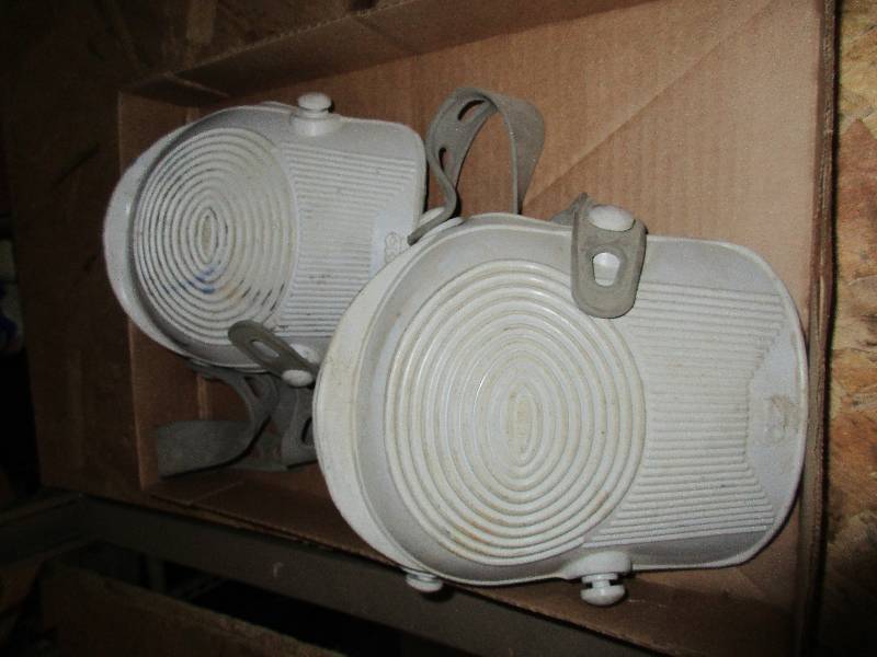 lot 34 image: 1 pair rubber knee pads