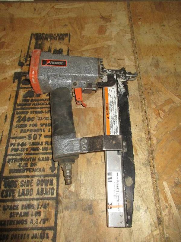 lot 35 image: Paslode 16 gauge Finnish nail gun