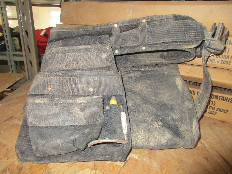 lot 51 image: rooster tool belt