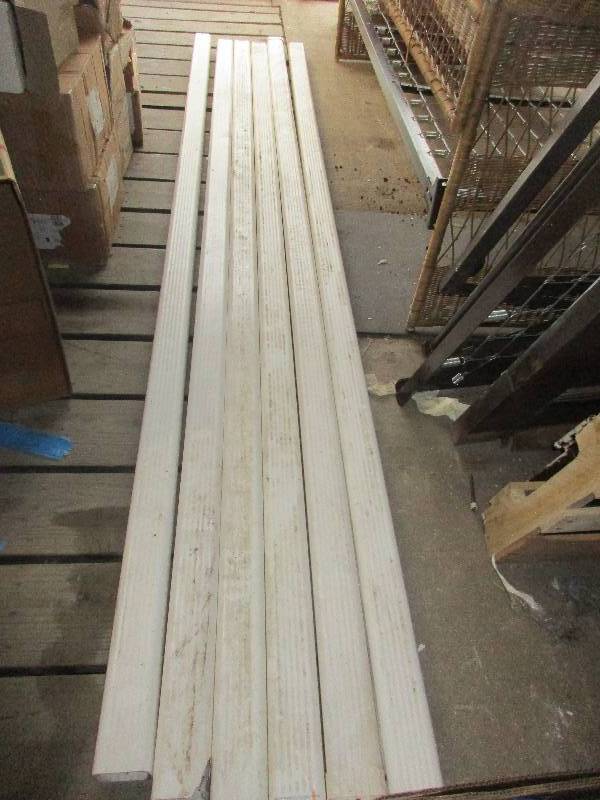 lot 60 image: 6 - 10 plastic gutter sections