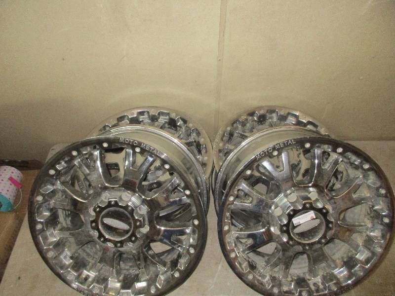 lot 62 image: moto metal 20 rims 8 lug