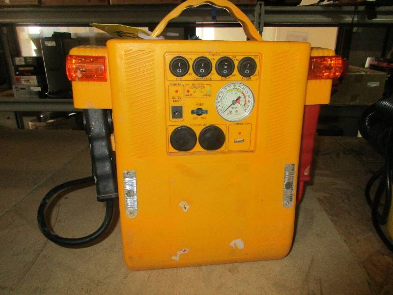 lot 70 image: jump start combo w air compressor and 12 volt dc outputs