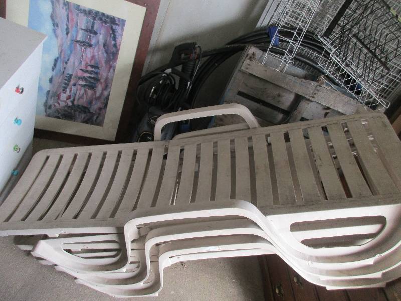 lot 98 image: 3 outdoor lounge chairs