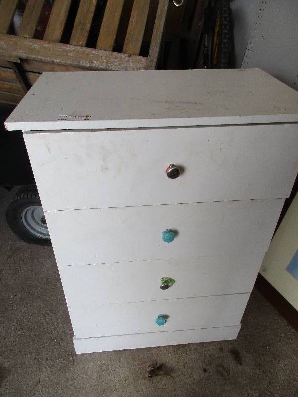 lot 99 image: 4 drawer dresser