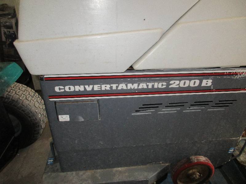 lot 104 image: Advance Convertamatic 200B floor scrubber