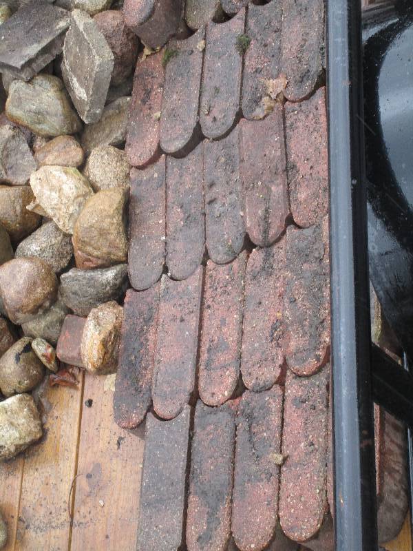 lot 105 image: 100 landscaping bricks - 4 circle stones and field rock