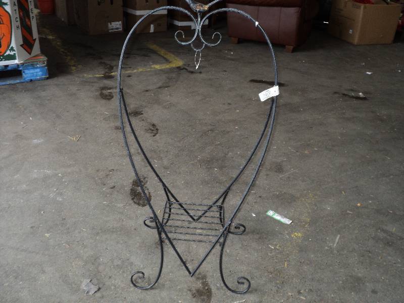 metal heart shaped plant holders wi...