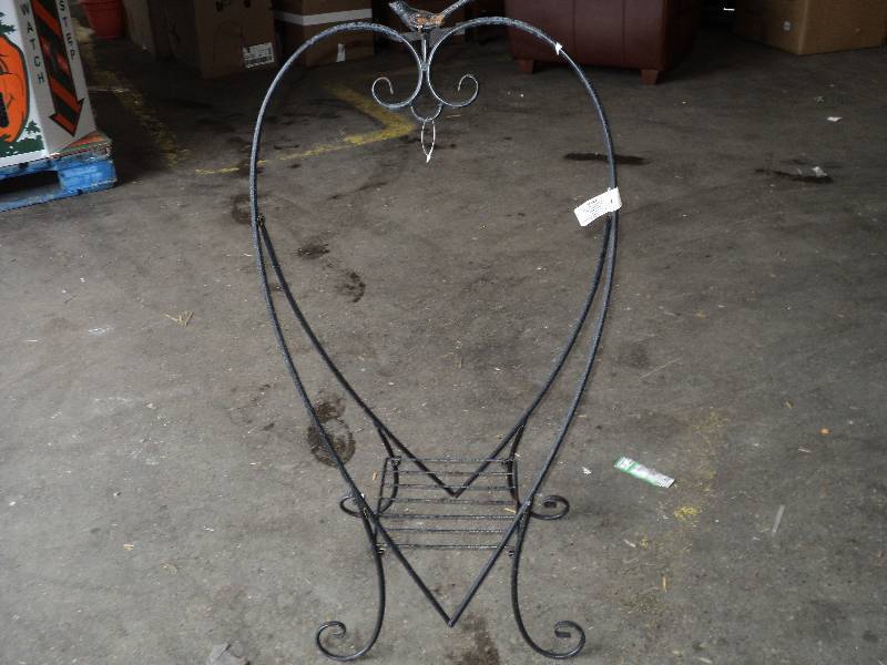 metal heart shaped plant holders wi...