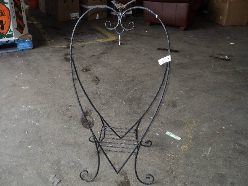 metal heart shaped plant holders wi...