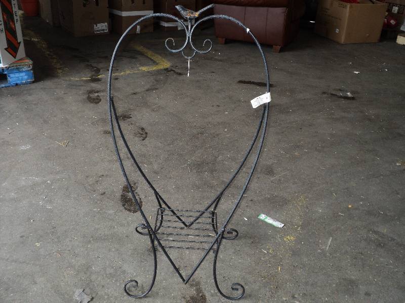 metal heart shaped plant holders wi...