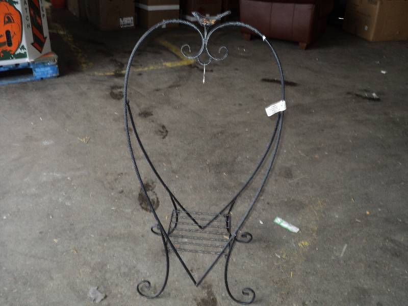 metal heart shaped plant holders wi...