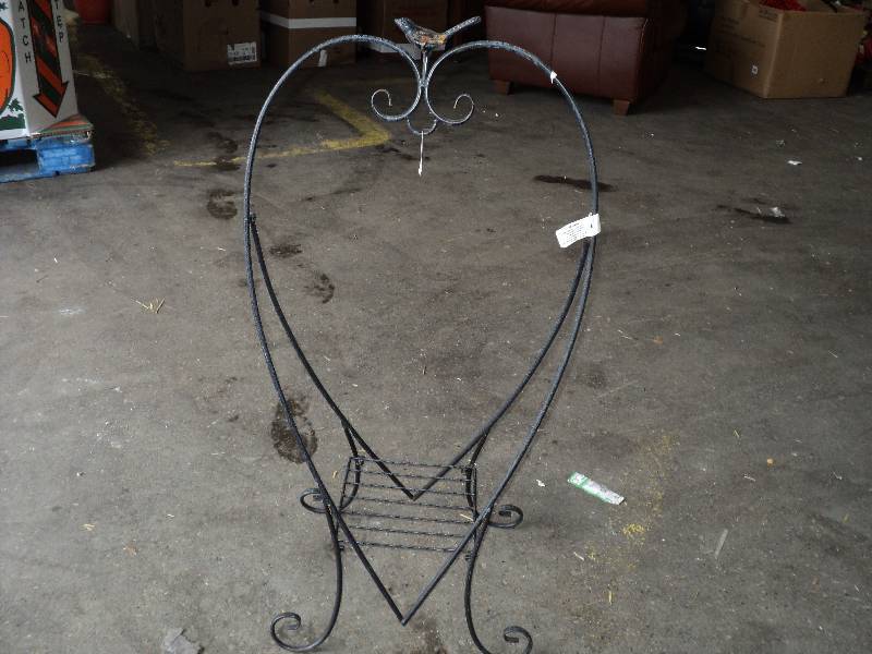 metal heart shaped plant holders wi...