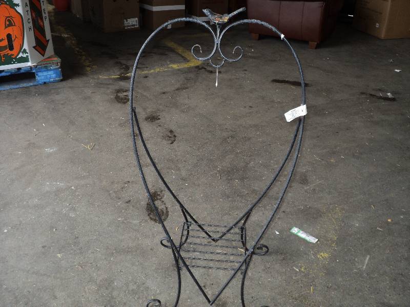 metal heart shaped plant holders wi...