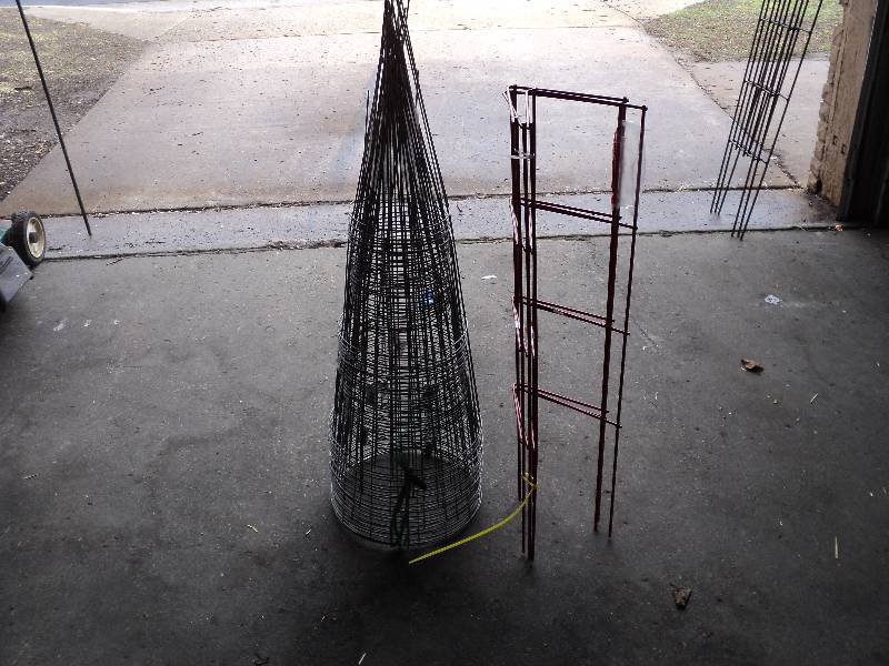 3 red tomato cages, 22 small tomato...